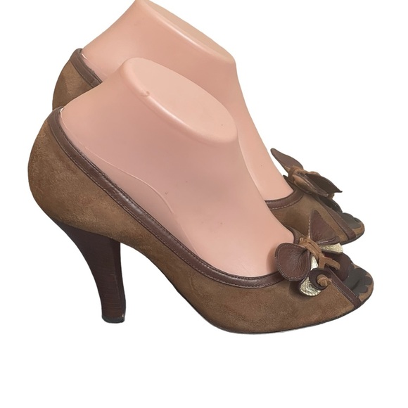 Vintage Moschino Cheap and
Chic Suede Bow Pumps size 37(7) - Picture 2 of 13